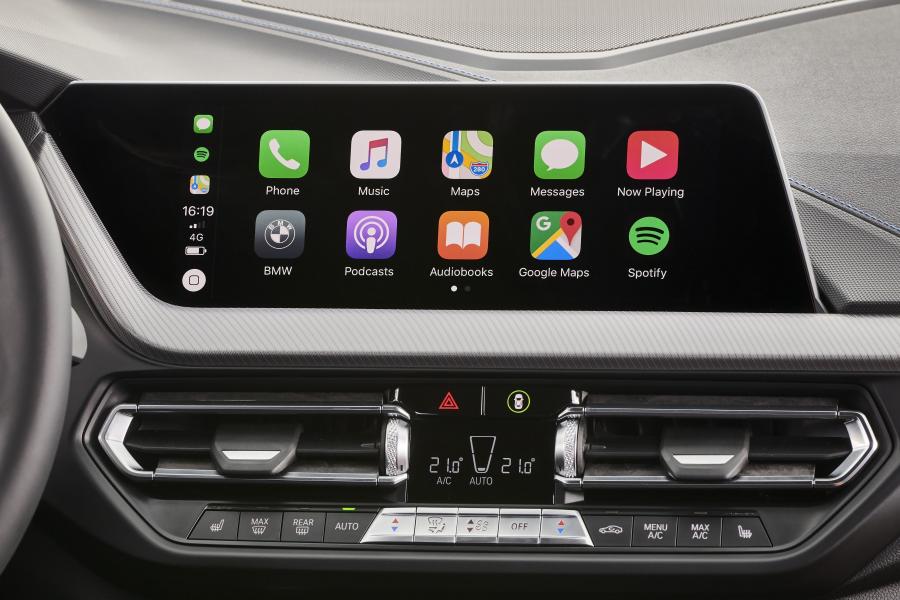 Детали интерьера BMW M135i xDrive (F40) 2019 года  (WW) (фото 167 из 189)